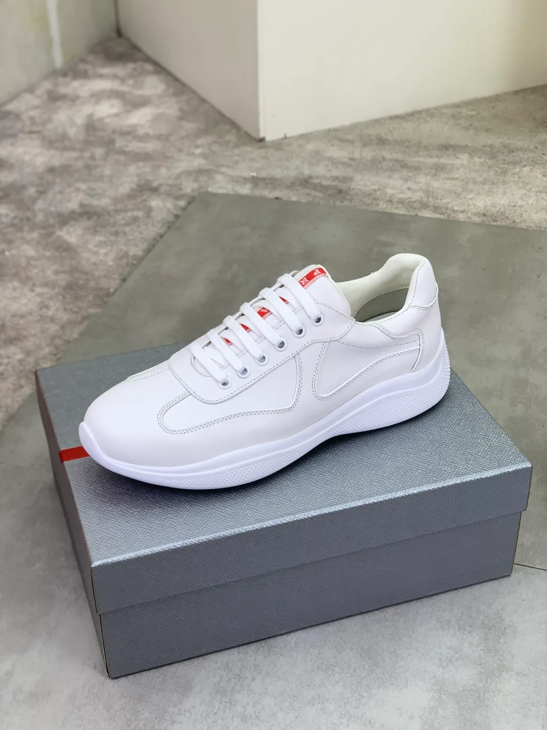 Men's Men's Shoes 💰P520 💰【New Style】 The latest model of high-quality PRADA classic men's shoes has been launched on the official website with a 1:1 replica, synchronized in Hong Kong counters, and on the same catwalk; all made of calfskin ➕Imported cowhide lining, 🍡🍡rubber The original outsole is 1:1 non-slip and wear-resistant; comfortable to wear, attractive in style, fine in workmanship, and equipped with a simple and neat shoe last, showing a man's boldness and toughness, 👍size 38 to 44 (45 can be customized) black White color🉑️choose